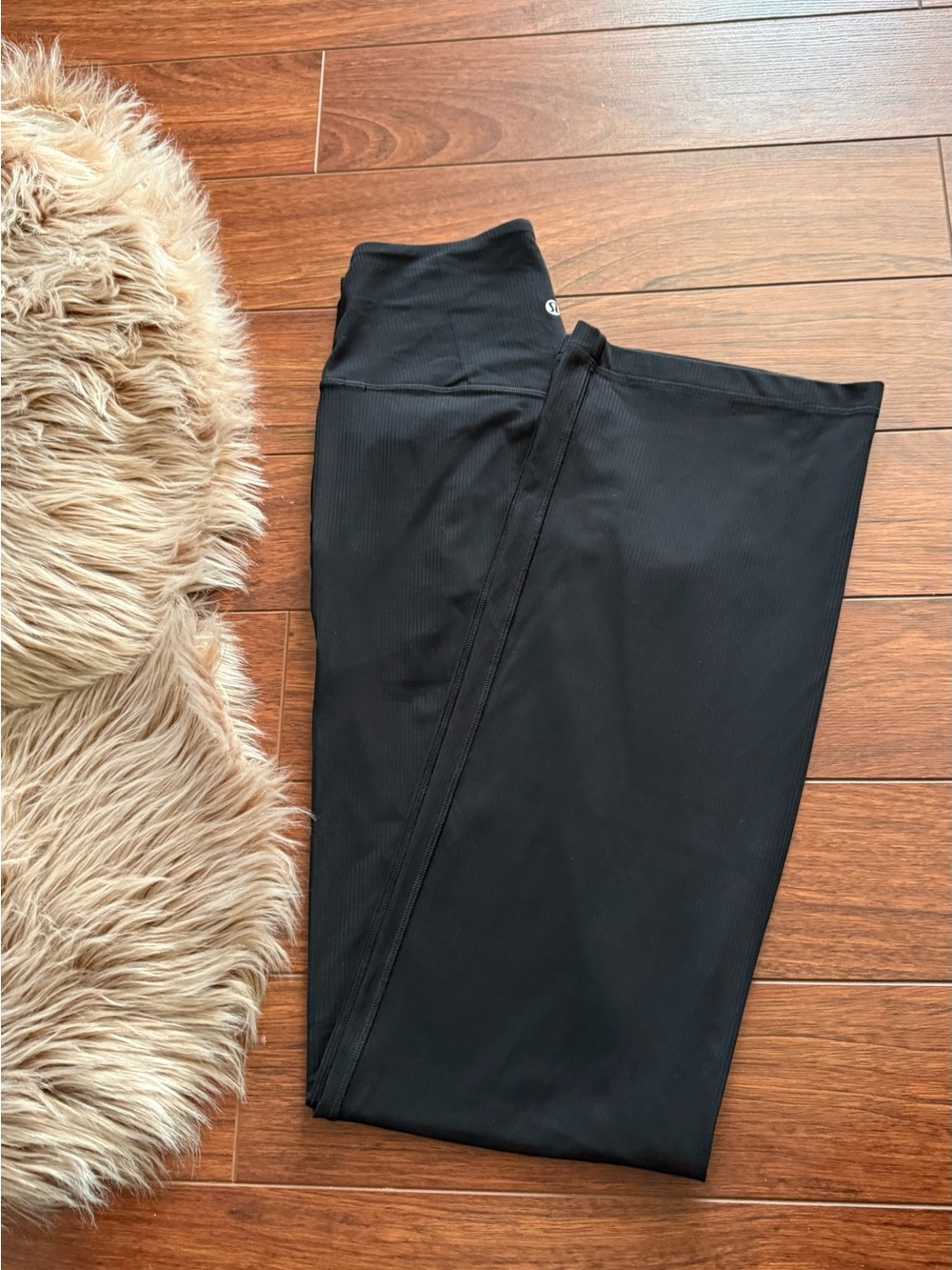 Lululemon Align Ribbed High-Rise Wide-Leg Pant *Tall
Black size 4